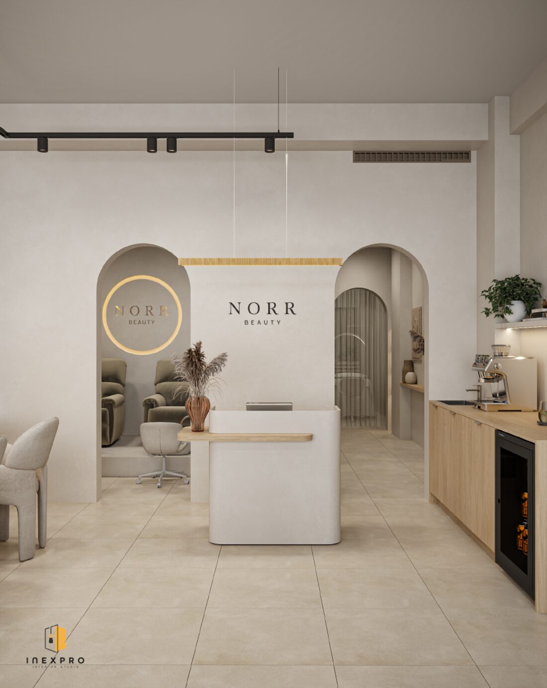 Recepce studia NORR Beauty s logem v mosazném kruhu